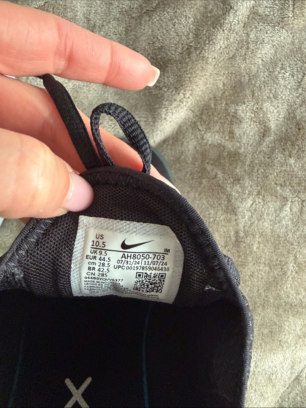 Nike  Air Max 270 Sneakers - Picture 10 of 11